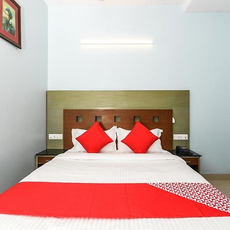 Hôtel Balaji Grand à Kākināda Extérieur photo