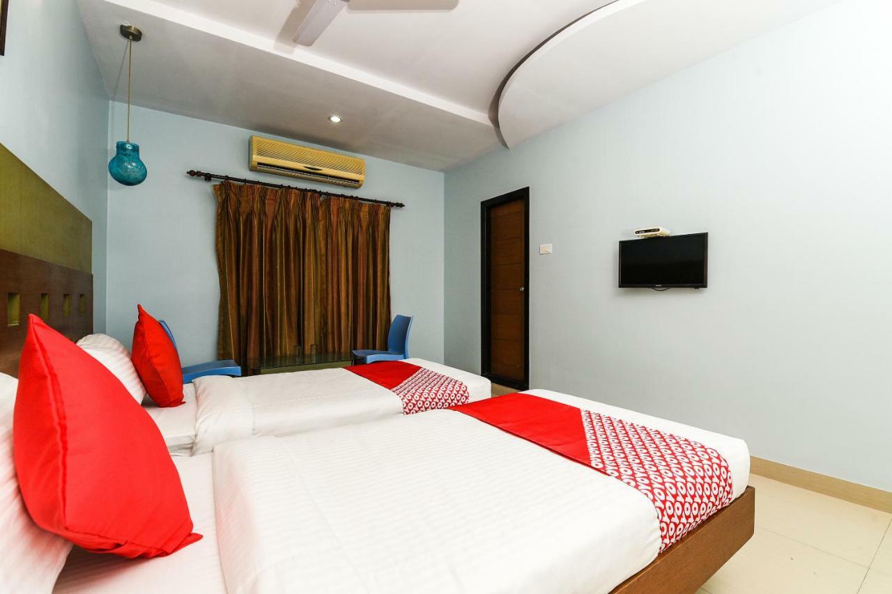Hôtel Balaji Grand à Kākināda Extérieur photo