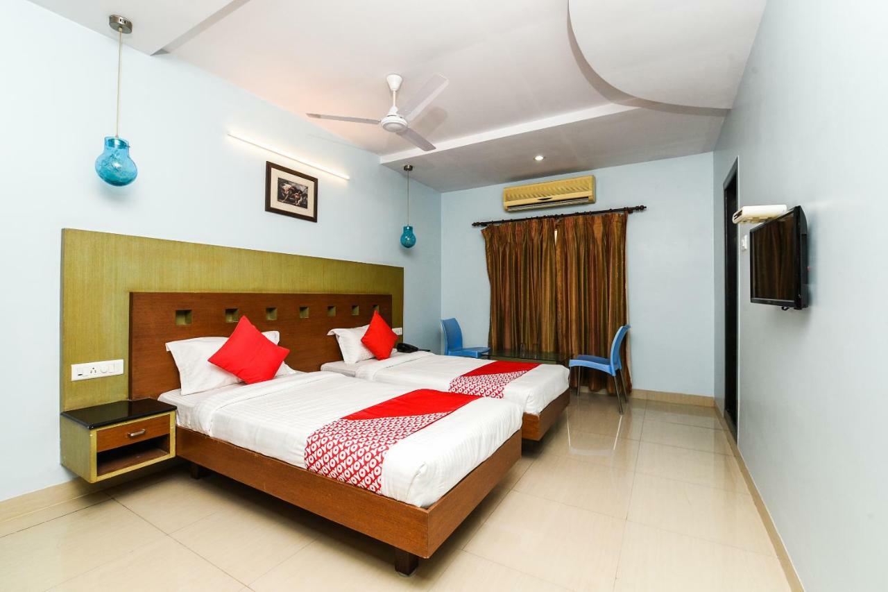 Hôtel Balaji Grand à Kākināda Extérieur photo
