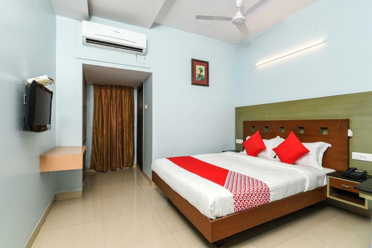Hôtel Balaji Grand à Kākināda Extérieur photo