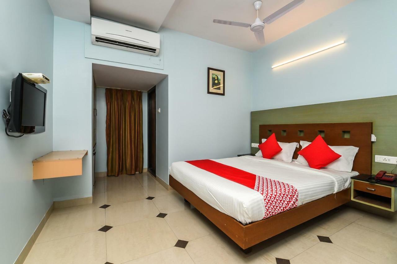 Hôtel Balaji Grand à Kākināda Extérieur photo