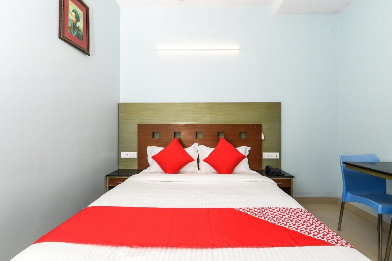 Hôtel Balaji Grand à Kākināda Extérieur photo