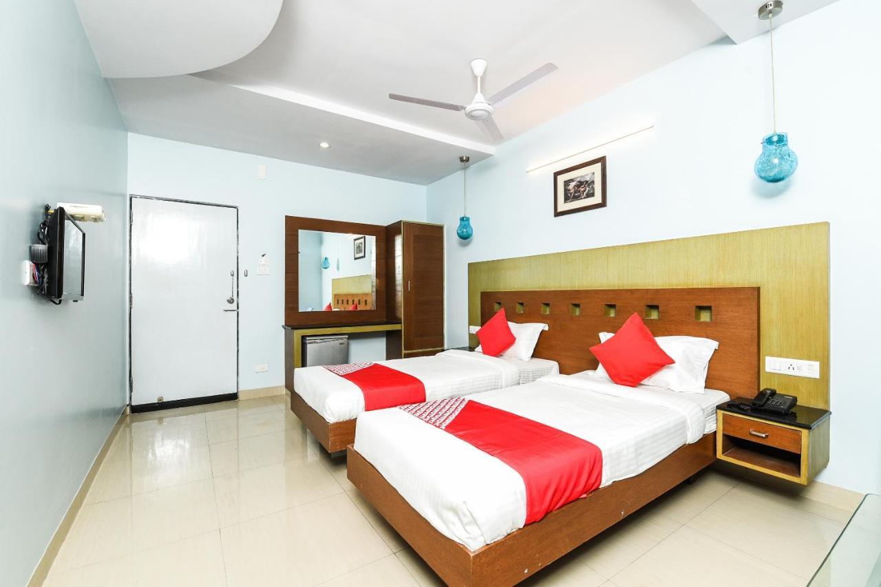 Hôtel Balaji Grand à Kākināda Extérieur photo