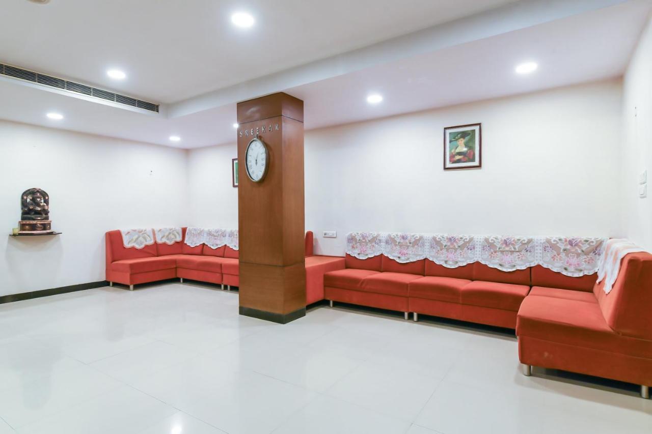Hôtel Balaji Grand à Kākināda Extérieur photo