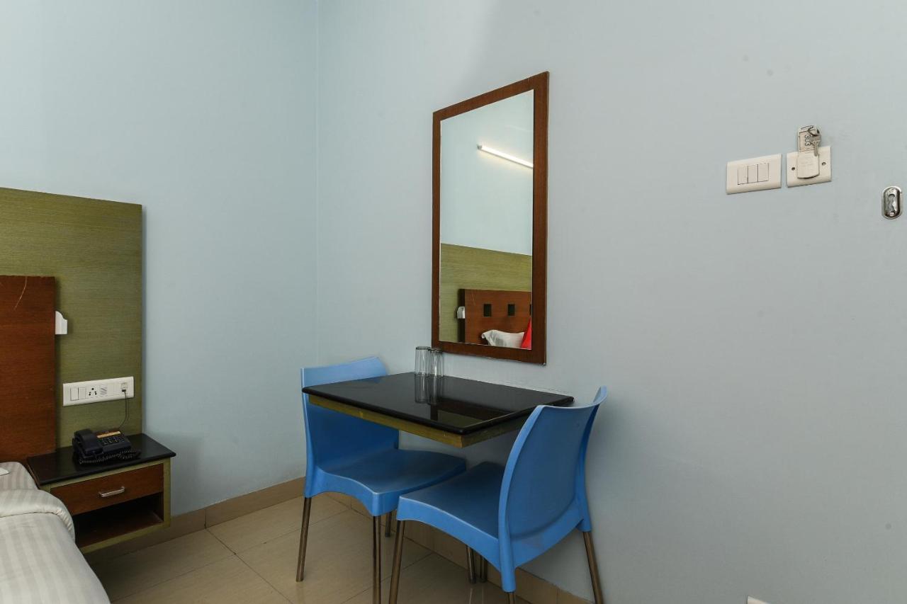 Hôtel Balaji Grand à Kākināda Extérieur photo